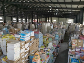 大批量采購批發(fā)圖書時，想必大家都很考慮成本問題，都想讓性價比很高，通常都會選擇特價圖書批發(fā)平臺。因為特價批發(fā)價格就比較便宜。那么到底哪個平臺比較專業(yè)，下面這些問題你千萬不能忽略。